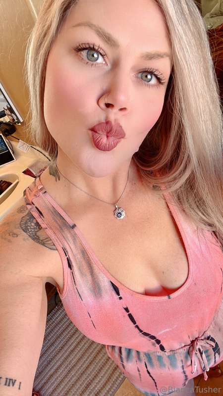 Pucker up buttercup 😘