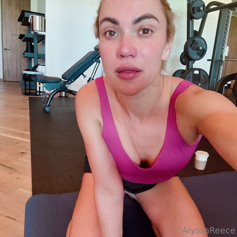 Pre workout pics:)