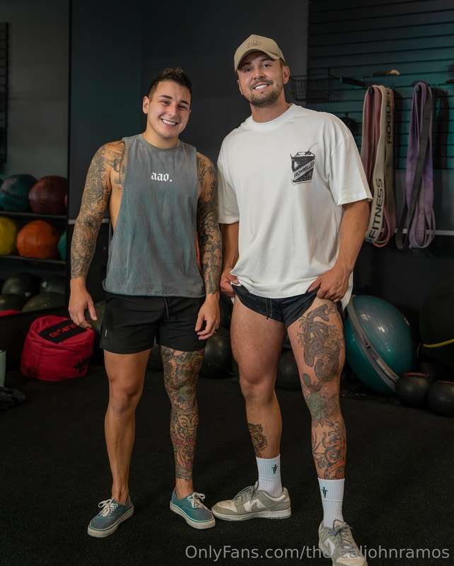 we may be smiling but our legs are screaming 😱