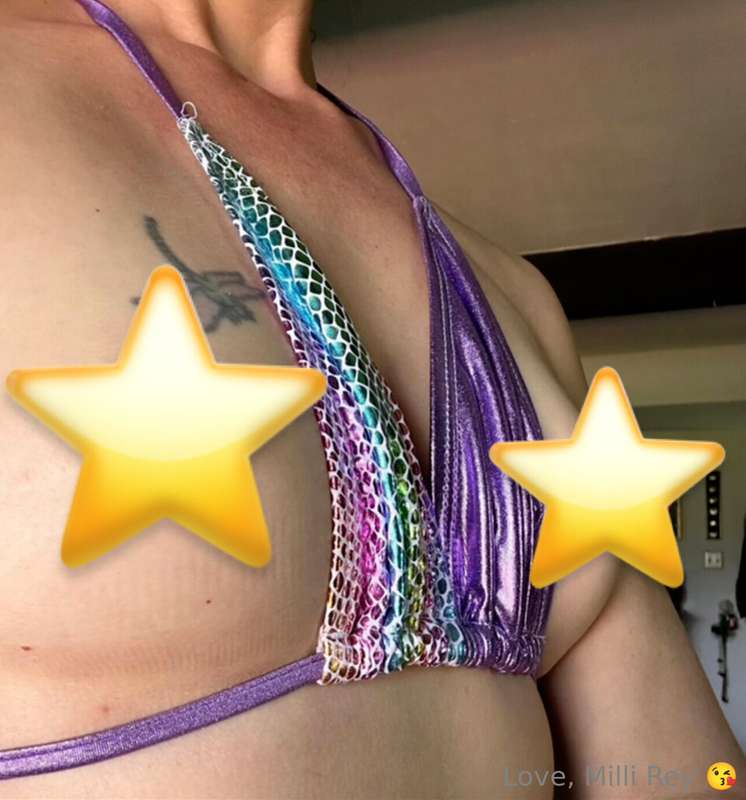 Tittie Tuesday! Unlock for this uncovered photo bundle 😘  @l..