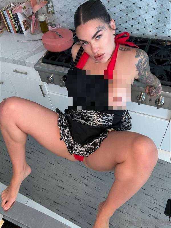 Hungry? You can eat me out 🤭