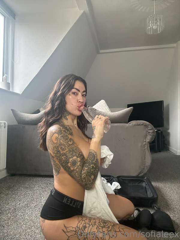 how badly do you wish this dildo was your cock?🤤