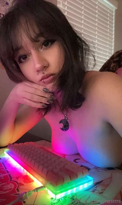 any gamer boy that wants to play with me? :p