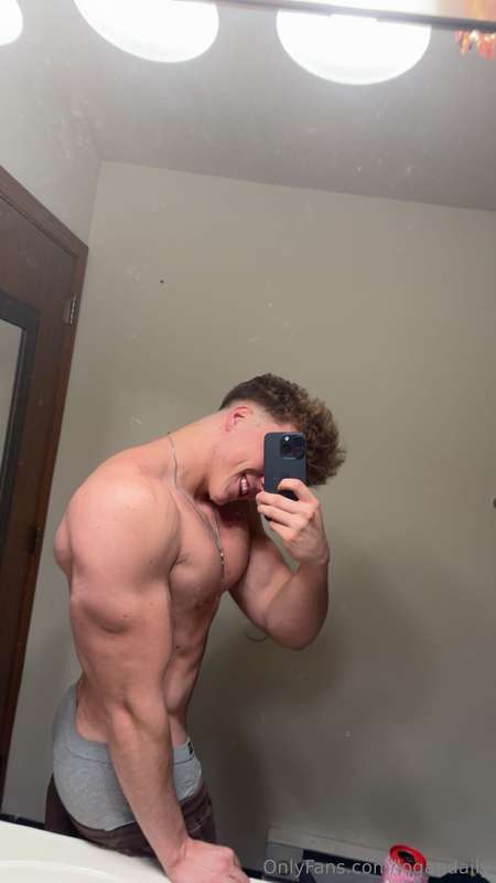 New haircut 😏