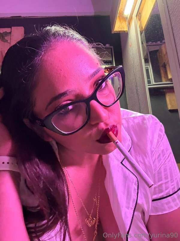 Una fumadita bien traviesa antes de dormir amore ? Te espero..