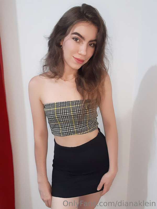 Do you think I'm beautiful with Clothes or Without??🥵😋