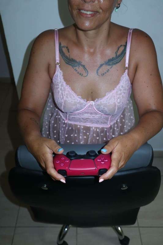 I want to see how you cum in a video call with me love