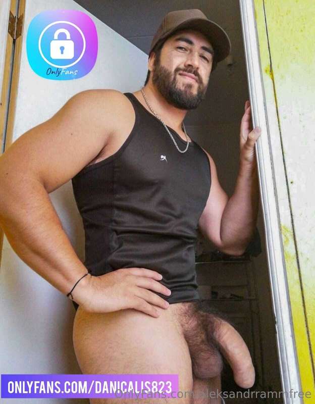 @aaronvergota FREEANACONDA 👀 🍆💜