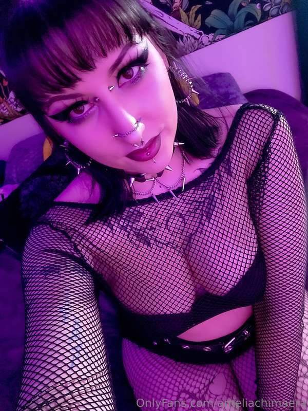 Be honest... how fast would you kneel if I told you to? 🥵😈