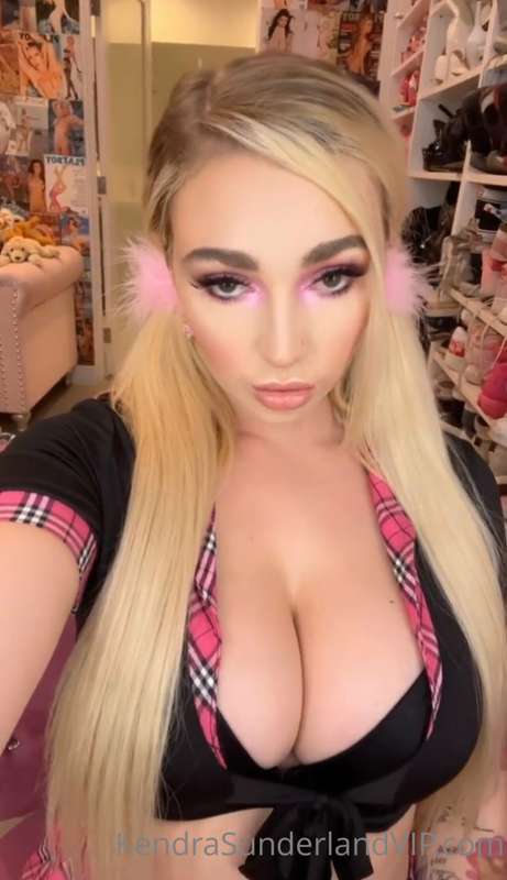 Photo 76 of Kendra Sunderland on Tocromo