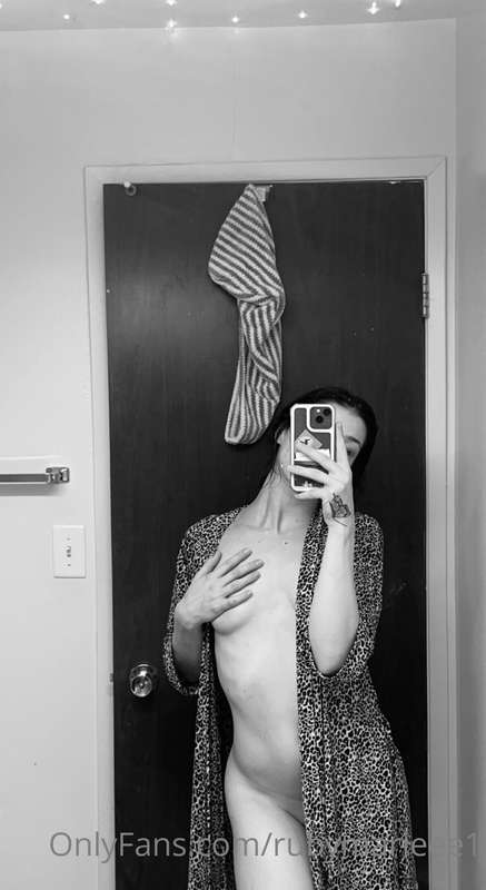 Goodnight OnlyFans 😴 
Content creating this week!
Which shou..