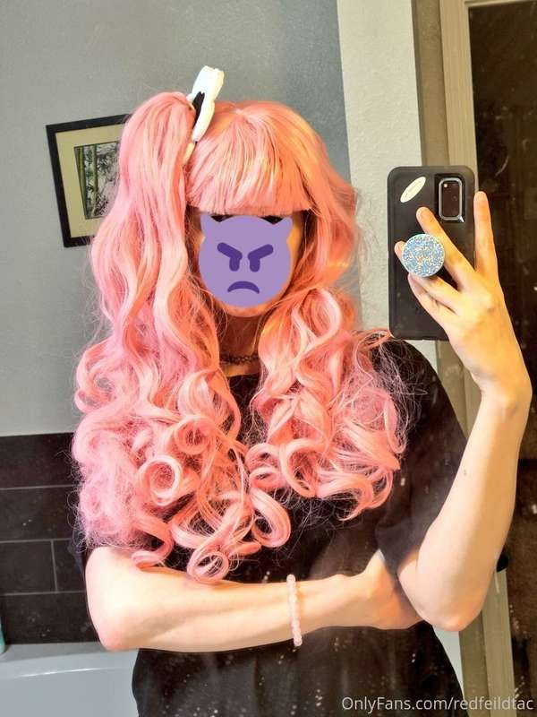 Perona wig is just about styled. 

In other news, ya girl go..