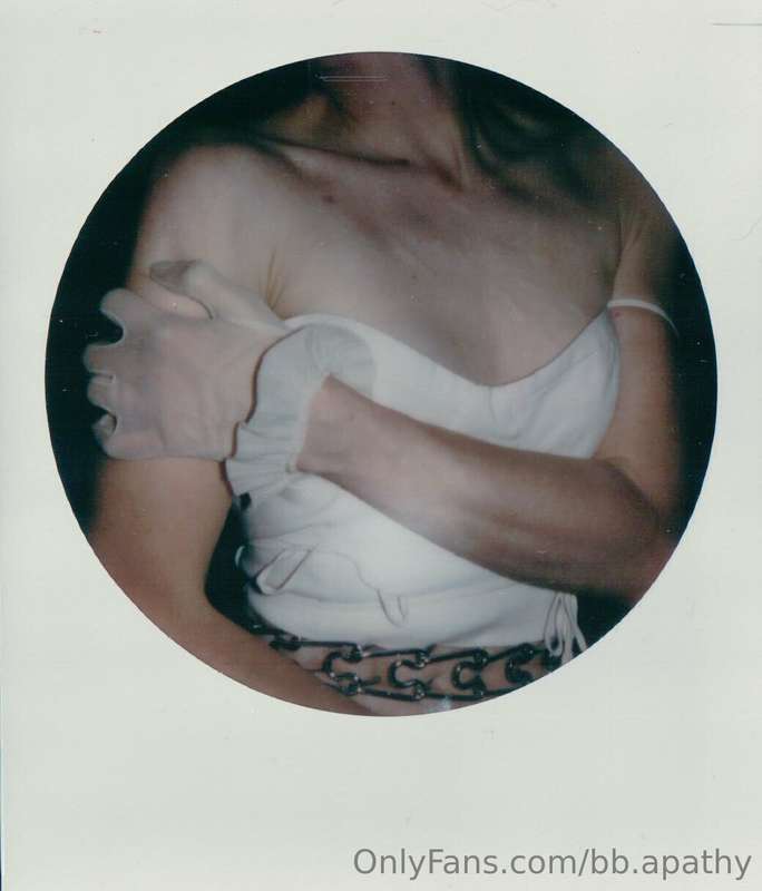 ❕HAPPY FRIDAY, FREAKS❕

some round frame #polaroid photos fo..