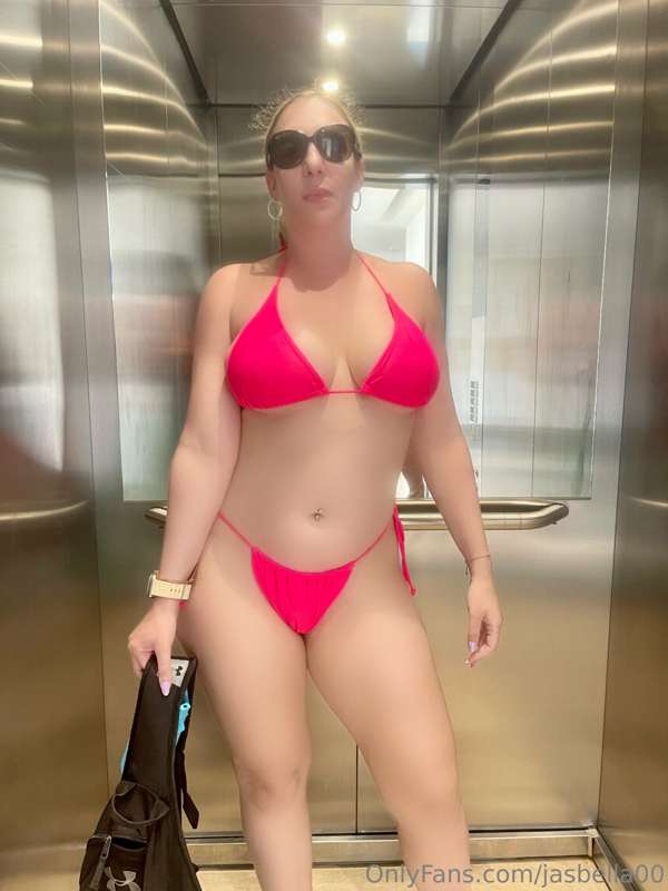 Hi my OF fans 
Pic of me while away in Mexico in my sexy 👙 F..