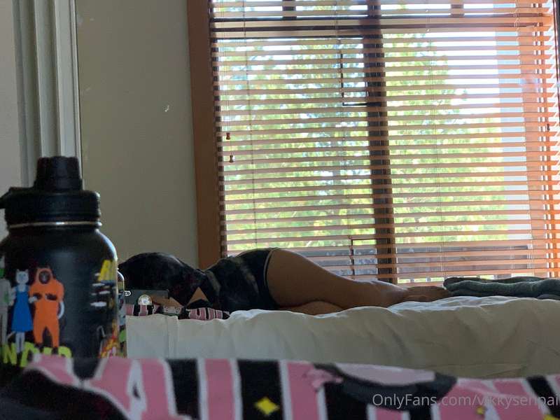 chilling at a hotel :3