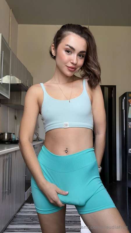 @viki_til wants to show you what she can shove into all thos..