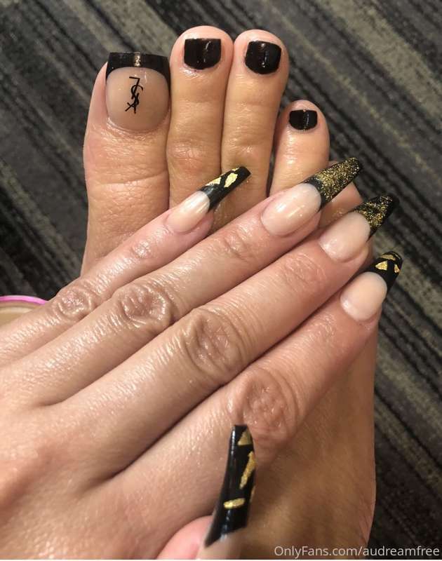 Who has a foot fetish ?? What would you like to see me do wi..