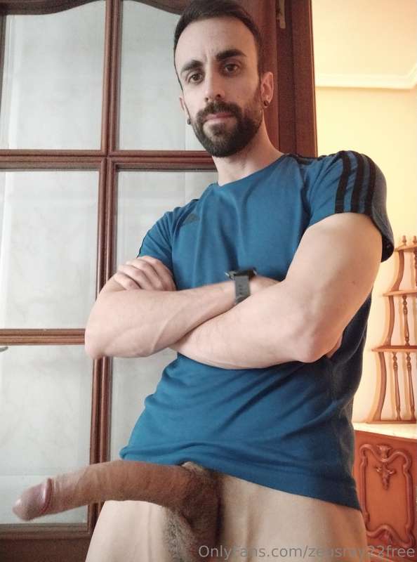 Big dick alert 🍆😏