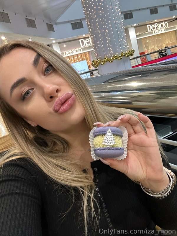iza_moon