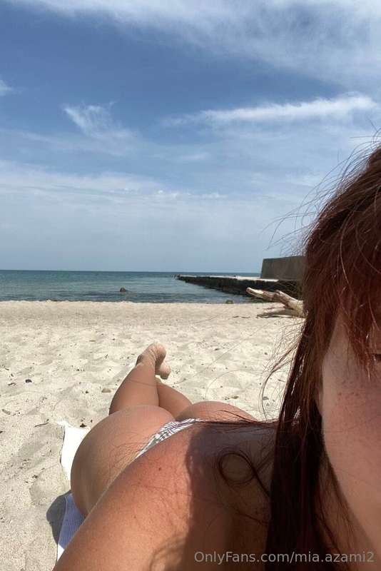 mia_azami