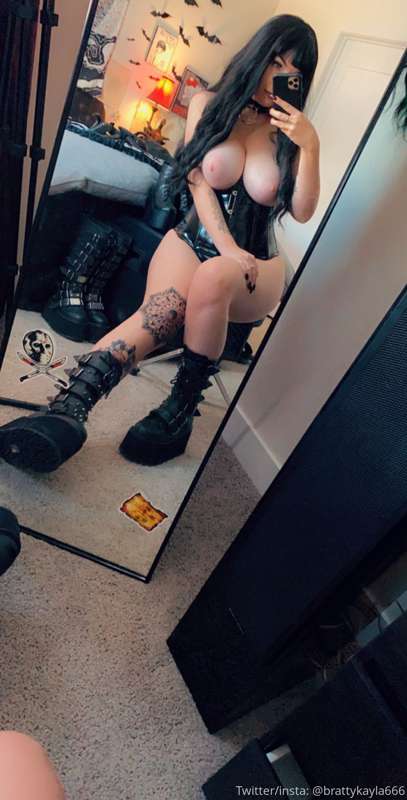 brattykayla666 image #0
