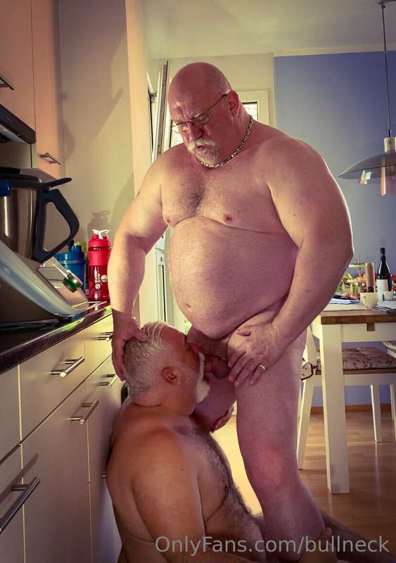 @bigmuscledads at breakfast 🤤
