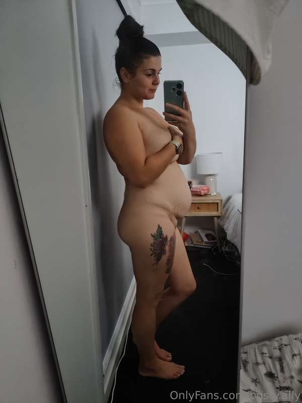 10 weeks already and feeling very round 😏 Ive already put on..