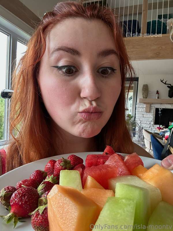 About to dig in... 😏https://onlyfans.com/isla-moon/c295
