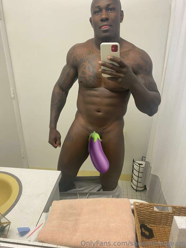 How much do y'all want to see my BIG DICK??DM OR TIP ME