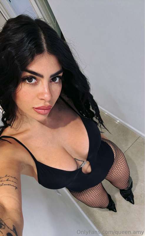What does the gaze of your Mistress tell you? 😈
