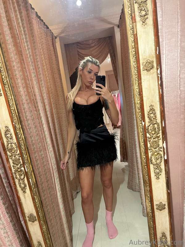 A classic look with a naughty twist… want me to show you the..