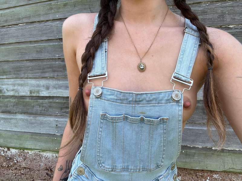 Like this post if you’d suck on my little hard nipples 
