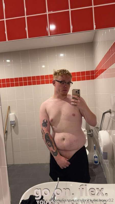 Wanna see more of me subscribe to me I’m free!! I do:G/B Con..