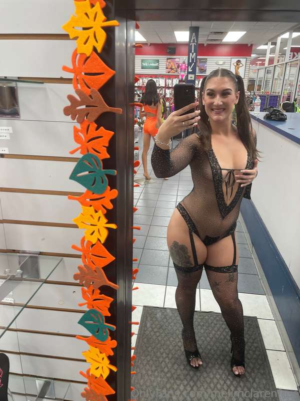 How you guys like my outfit? 