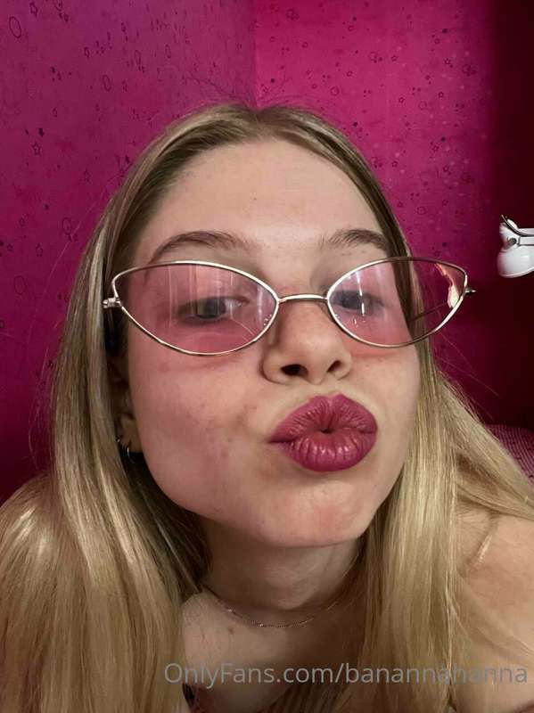 I'd leave all my lipstick on you💋 if you don't mind😏😉😈