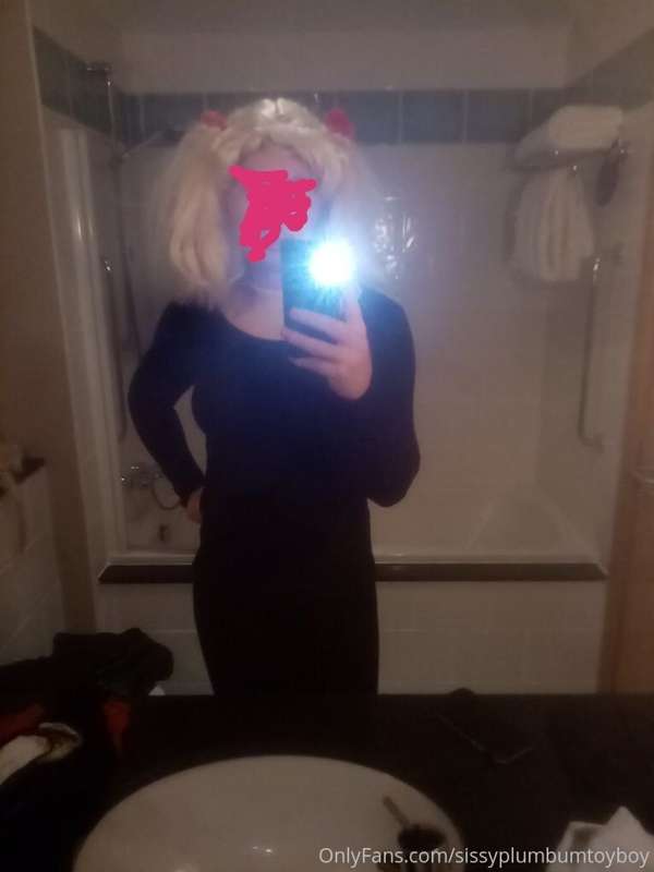 Had fun tonight with a regular client of mine. He fucked me ..