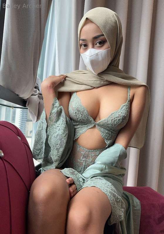 Secret nympho syakhalifah is super horny and wants to discov..