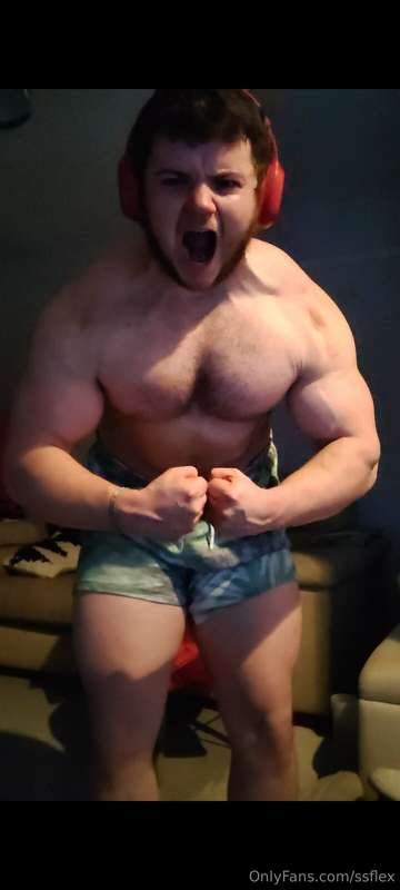 FEED THIS MASSIVE MUSCLE BEAST FUCK THAT IS SCARY CMON ALL M..