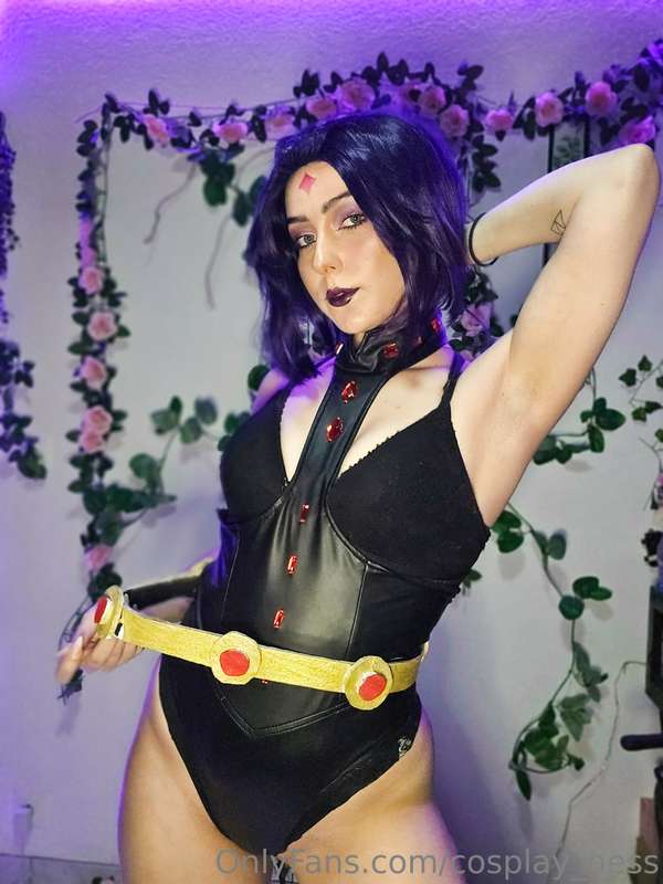 This Raven set is 🌶🌶 and was so fun  to shoot 🥰 lots of tigh..