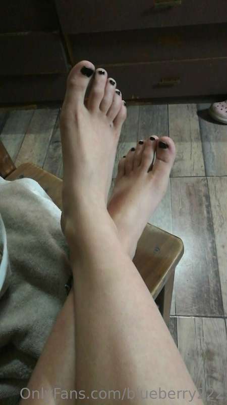 Hi bbs super offer on feet photos fetishes 🔥👣 Send me a dm....