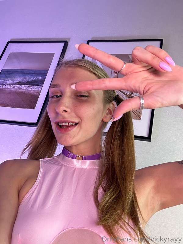 Cute pink girl💗