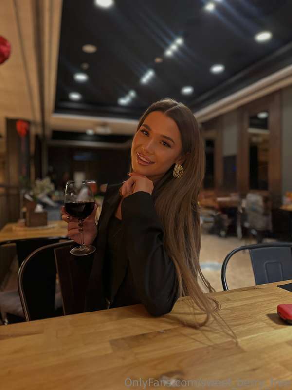 📍✨ A cozy evening in a small but so atmospheric restaurant 🍷..