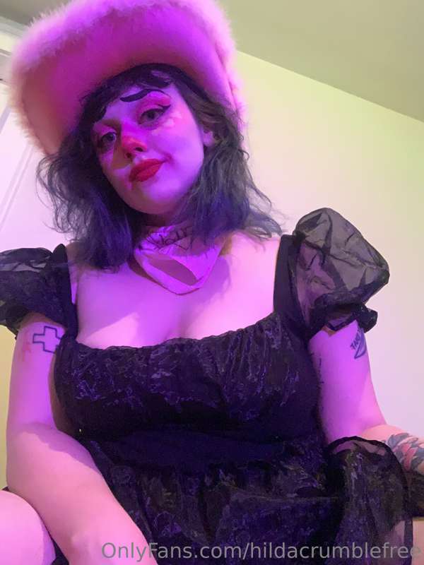 I’m just a silly clown here to make you edge yourself for me..