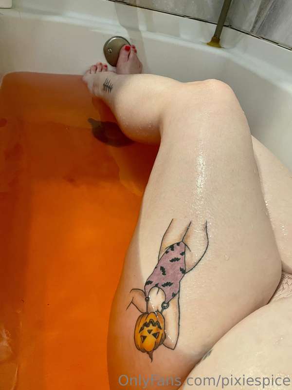 A birthday eve soak with a strawberry daiquiri-scented bath ..