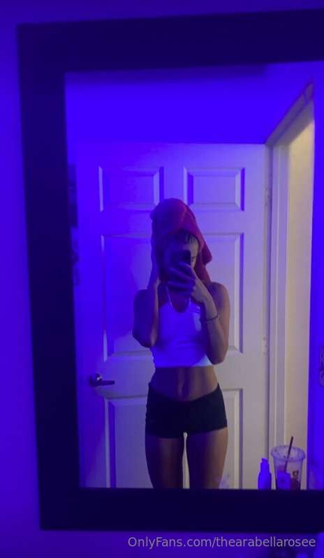 Just showered… dm me if you wanna see what I did there 🫦