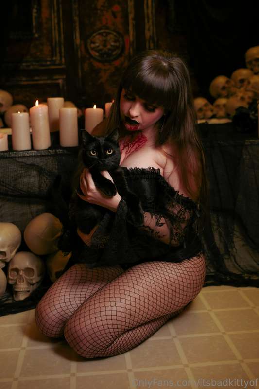 **BLOODY GOOD TREATS THIS MONTH!** **$20** VAMPIRE SET #1: h..