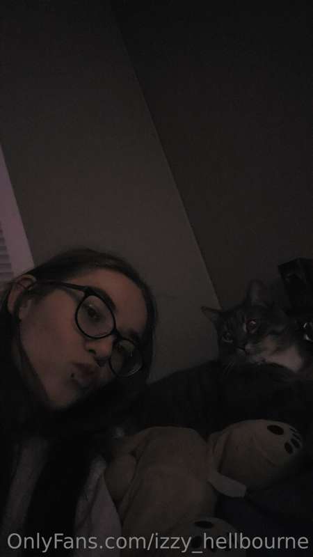 izzy_hellbourne image #5
