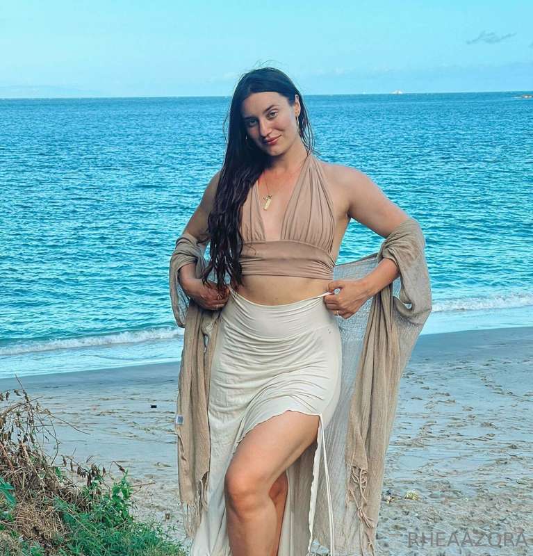 rheaazora image #1
