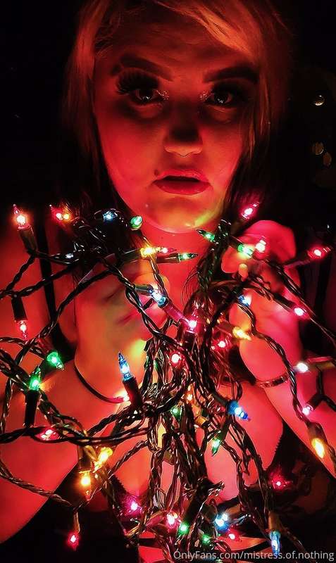 Dear Santa,
I promise I've been a very good girl
Tip me if y..