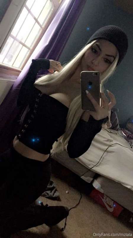 Blonde ? Red ? Or Black?
Which do u like better
